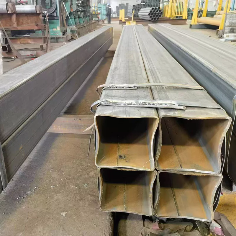 Nagy kaliberű fekete téglalap alakú cső