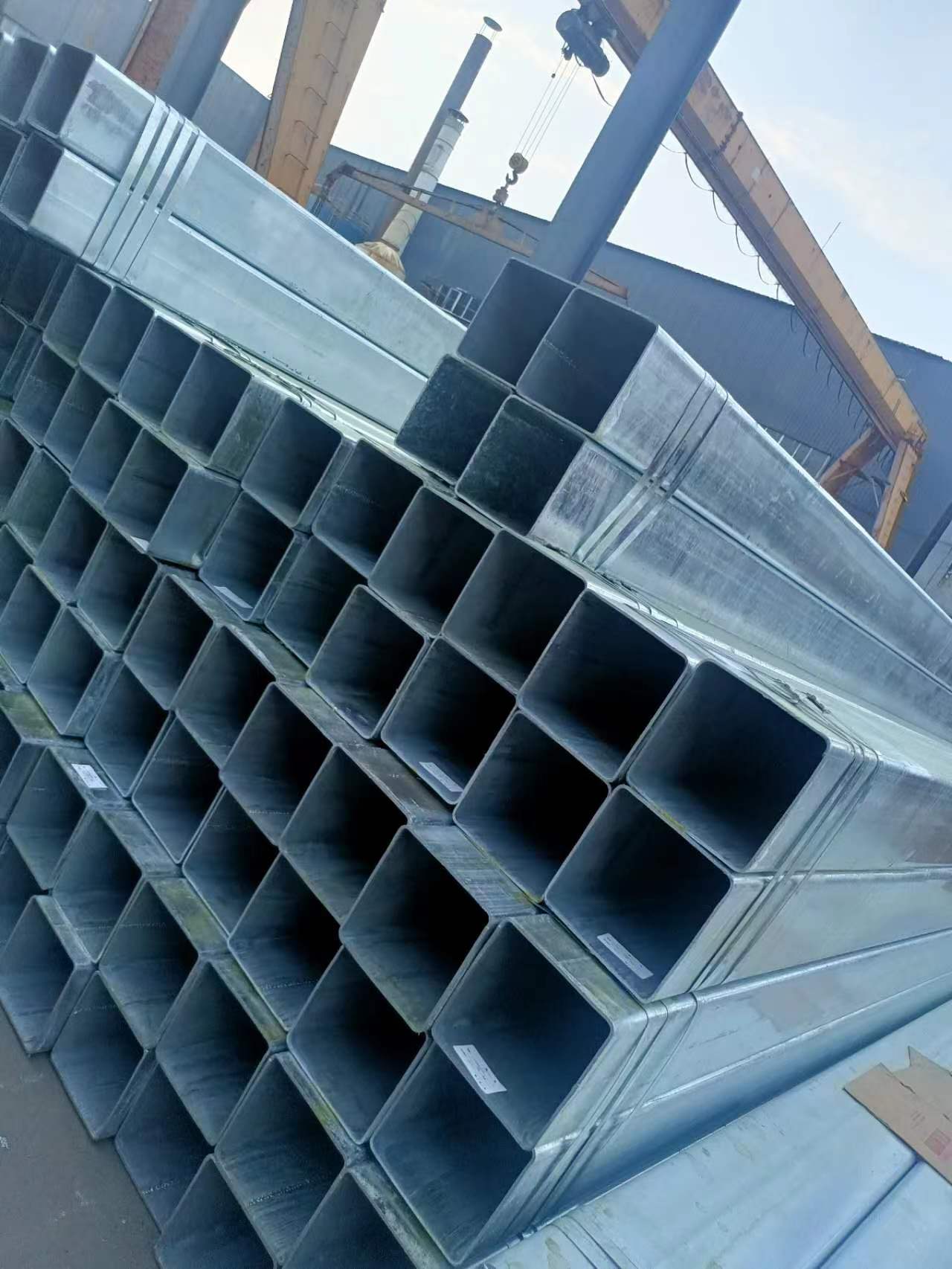 Nagy átmérőjű horganyzott négyzet alakú cső